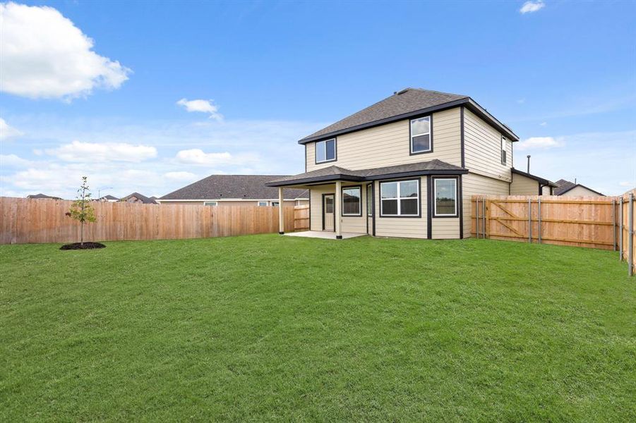 Exterior details and patio area of a home in Rocky Creek Crossing, Fort Worth (Image 2). Exterior details and patio area of a home in Rocky Creek Crossing, Fort Worth (Image 2).