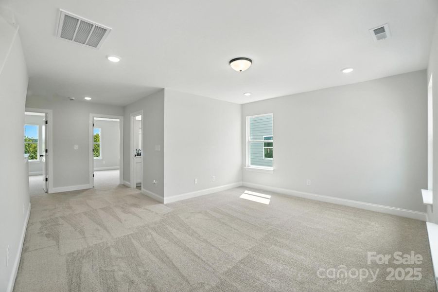 Spacious, unfurnished interior of a new home in Summerlin, Mooresville (Image 34).