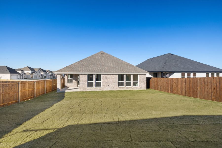 Exterior details and patio area of a home in Elevon, Lavon (Image 4).