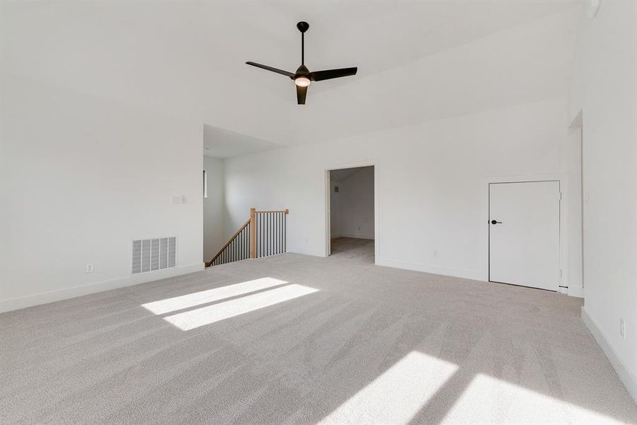Spacious, unfurnished interior of a new home in Quail Hollow, Rockwall (Image 36).