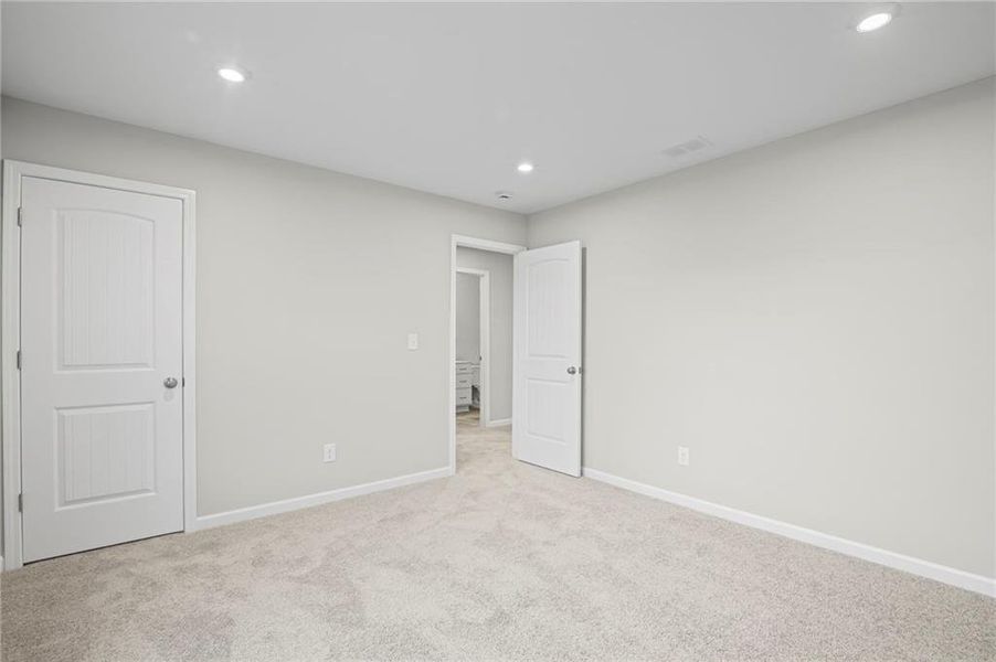 Spacious, unfurnished interior of a new home in Sage Woods, Dallas (Image 27).