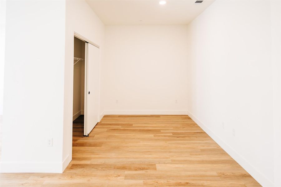 Spacious, unfurnished interior of a new home in Congress Lofts Saint Elmo, Austin (Image 9).