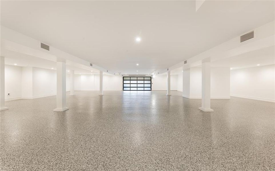 Spacious, unfurnished interior of a new home in , Dallas (Image 19).