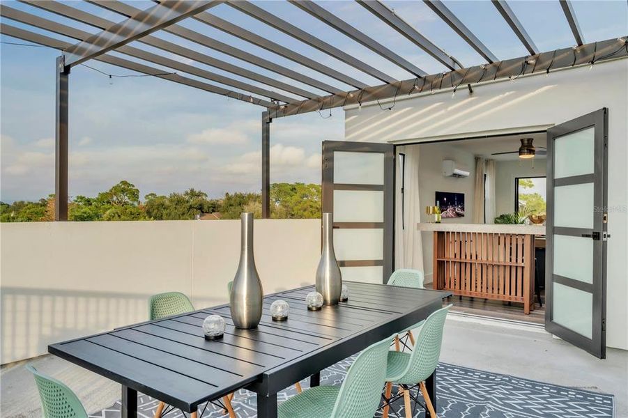 Exterior details and patio area of a home in , Pinellas Park (Image 21).