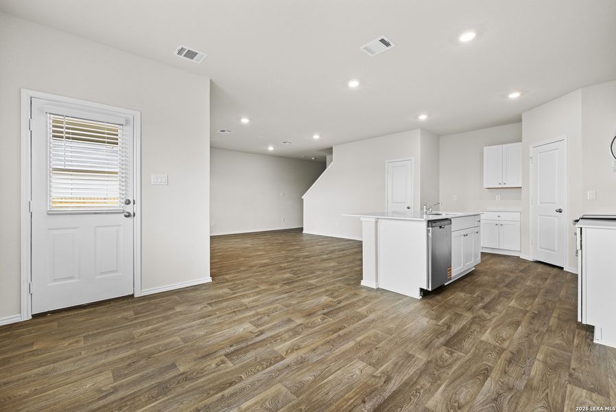 Spacious, unfurnished interior of a new home in Winding Creek, New Braunfels (Image 21). Spacious, unfurnished interior of a new home in Winding Creek, New Braunfels (Image 21).