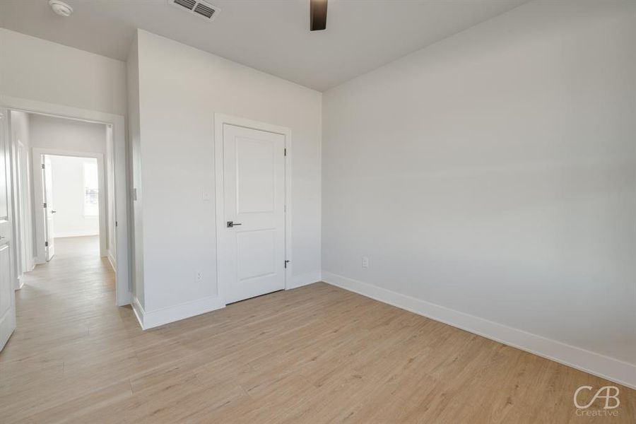 Spacious, unfurnished interior of a new home in , Abilene (Image 31).