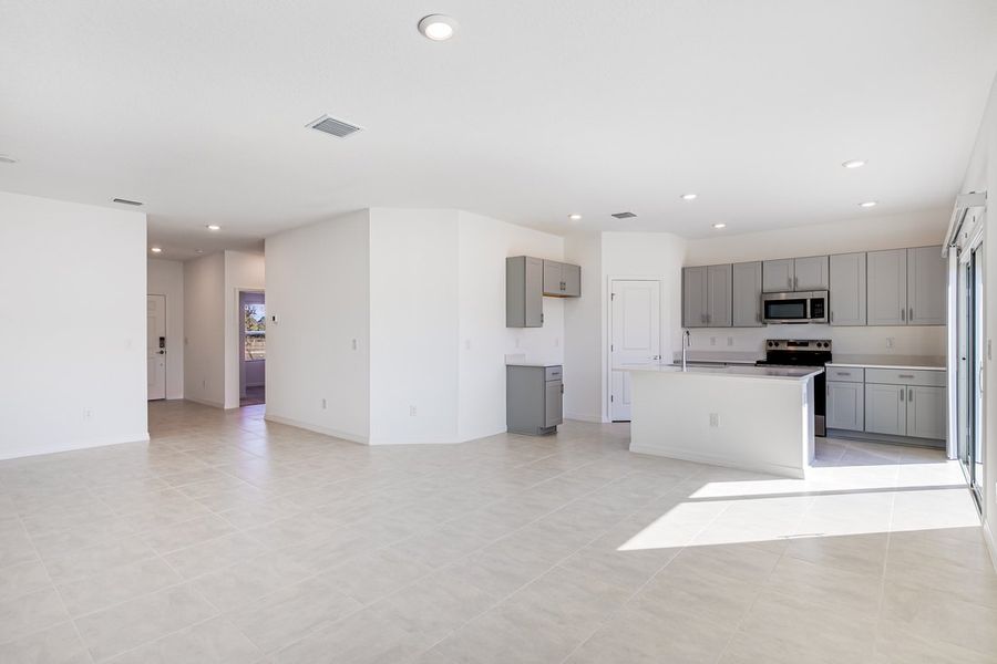 Spacious, unfurnished interior of a new home in Coopers Meadow, Jacksonville (Image 14).