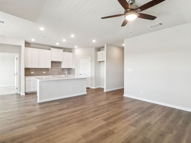 Spacious, unfurnished interior of a new home in Remington Ranch, San Antonio (Image 15). Spacious, unfurnished interior of a new home in Remington Ranch, San Antonio (Image 15).