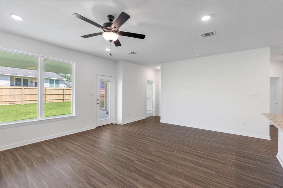 Spacious, unfurnished interior of a new home in Spring Lake, Huntsville (Image 22). Spacious, unfurnished interior of a new home in Spring Lake, Huntsville (Image 22).