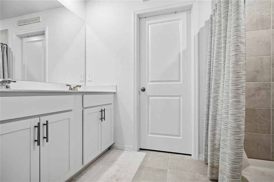 Furnished interior view inside a new home in , Bradenton (Image 19).