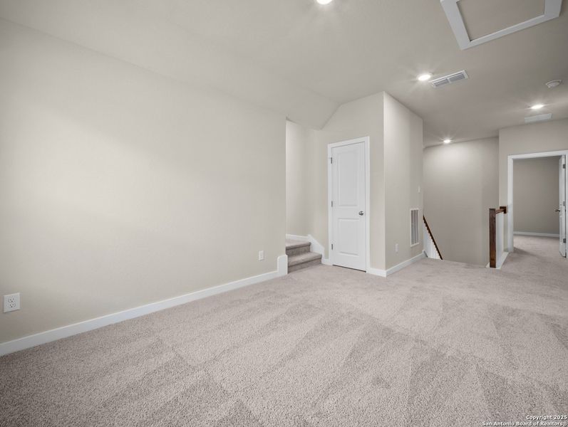 Spacious, unfurnished interior of a new home in Morgan Meadows, San Antonio (Image 14).