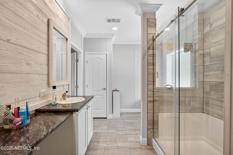 Furnished interior view inside a new home in , Middleburg (Image 3).