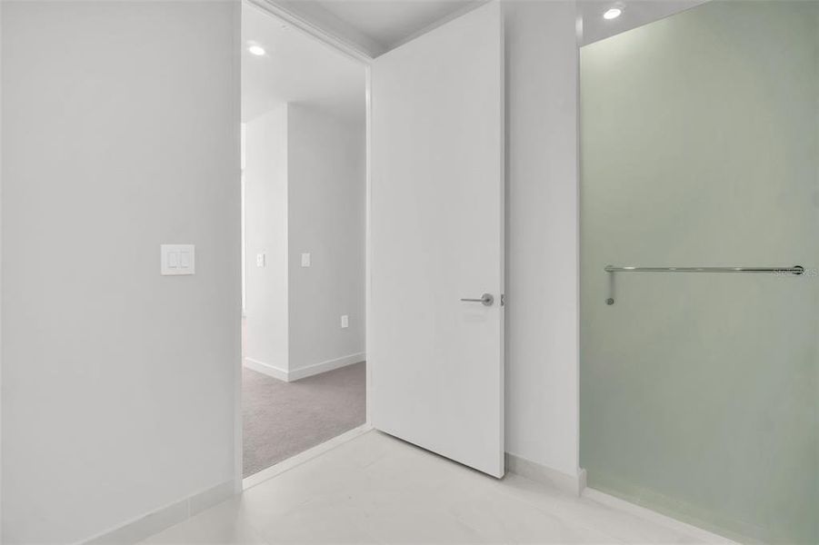 Spacious, unfurnished interior of a new home in , St. Petersburg (Image 59).