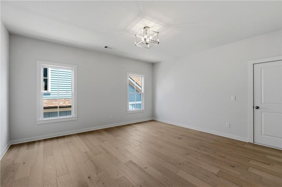 Spacious, unfurnished interior of a new home in , Alpharetta (Image 33).