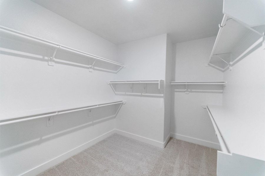 Spacious, unfurnished interior of a new home in Sunterra, Katy (Image 15).