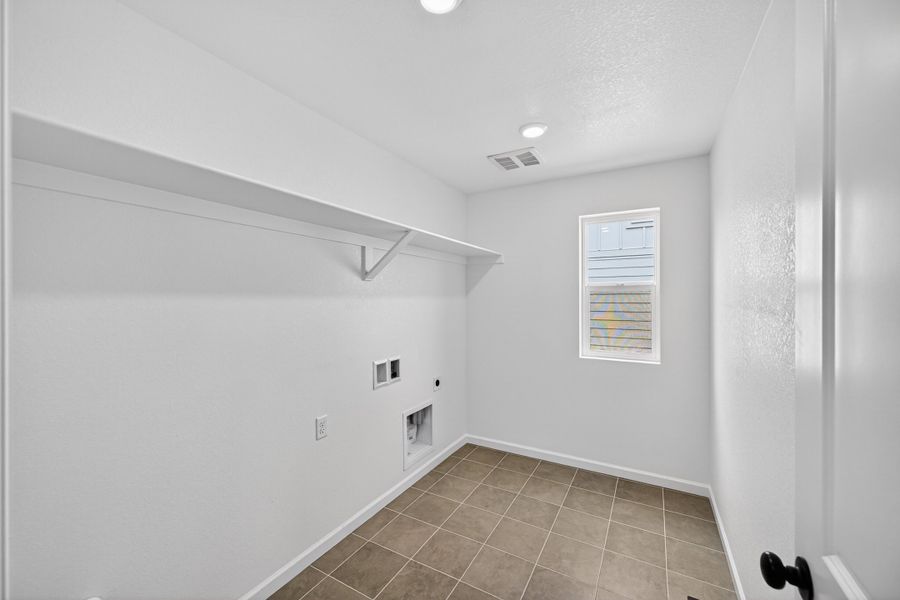 Spacious, unfurnished interior of a new home in Sky Ranch, Watkins (Image 33). Spacious, unfurnished interior of a new home in Sky Ranch, Watkins (Image 33).