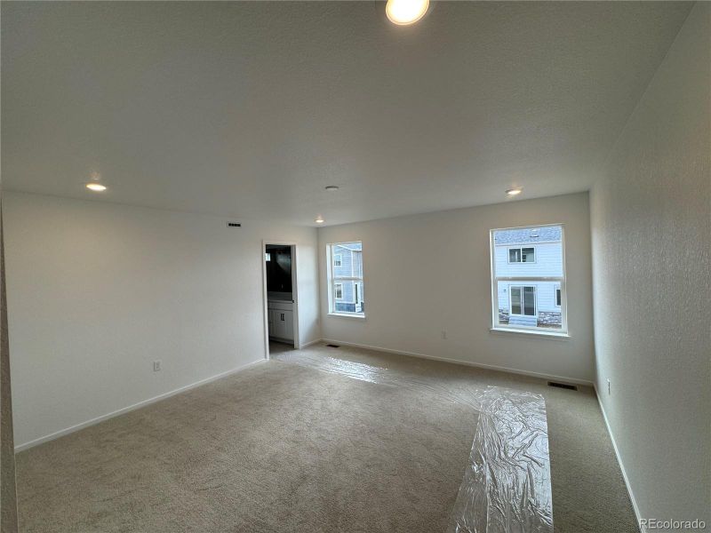 Spacious, unfurnished interior of a new home in Harvest Crossing, Aurora (Image 12). Spacious, unfurnished interior of a new home in Harvest Crossing, Aurora (Image 12).