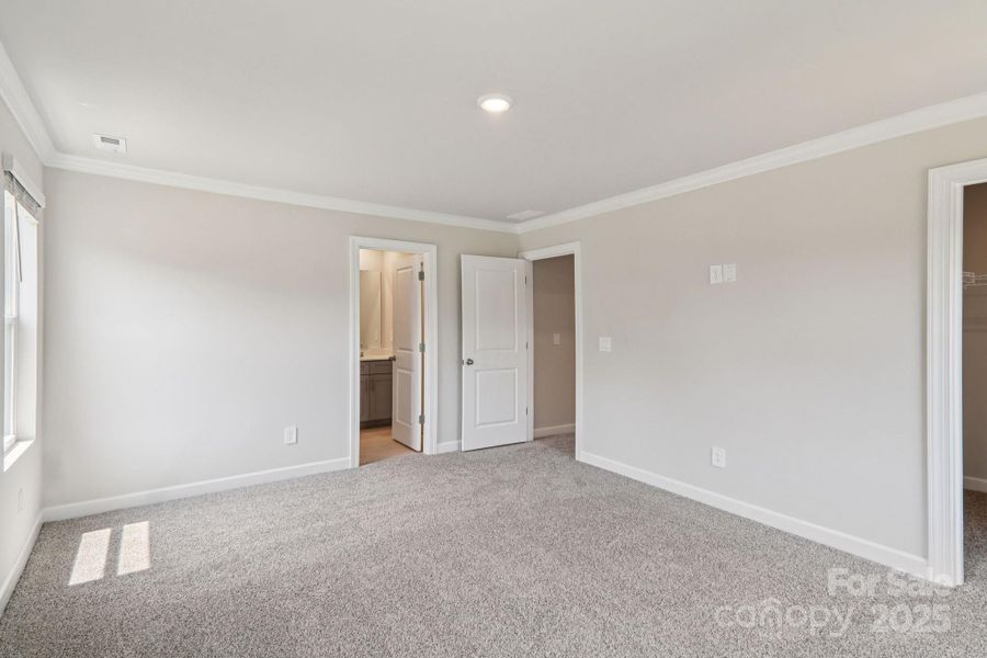 Spacious, unfurnished interior of a new home in Galloway Ridge, Charlotte (Image 8).