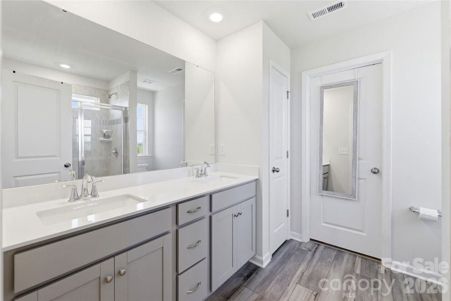 Furnished interior view inside a new home in Elizabeth, Fort Mill (Image 5).