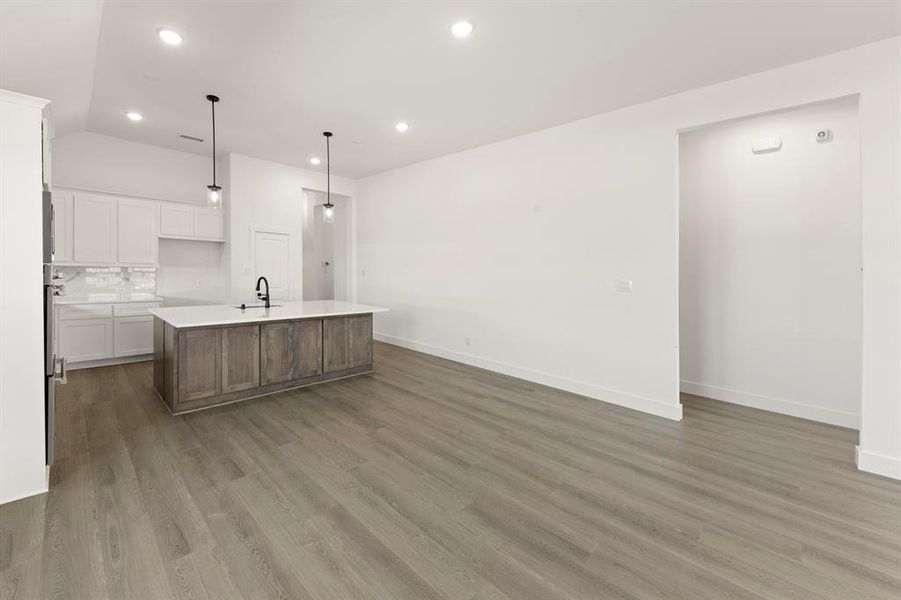 10. 1031 Gracious - Dining (2)