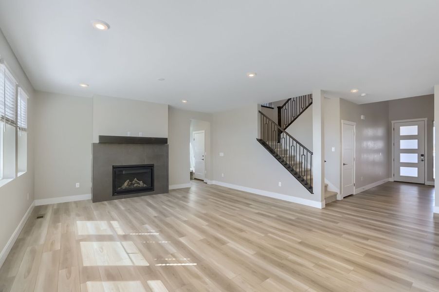 Spacious, unfurnished interior of a new home in Barefoot, Firestone (Image 6).