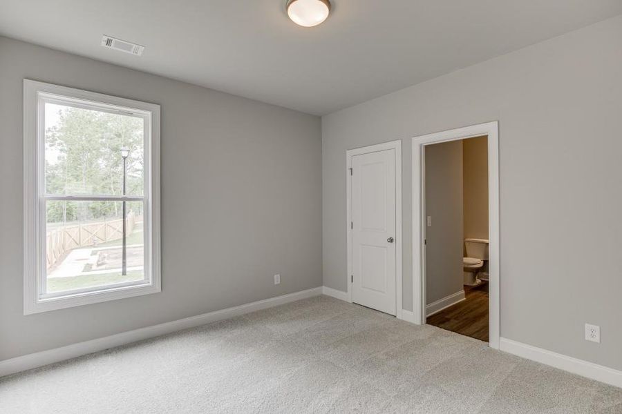 Spacious, unfurnished interior of a new home in Hemingway, Flowery Branch (Image 38).