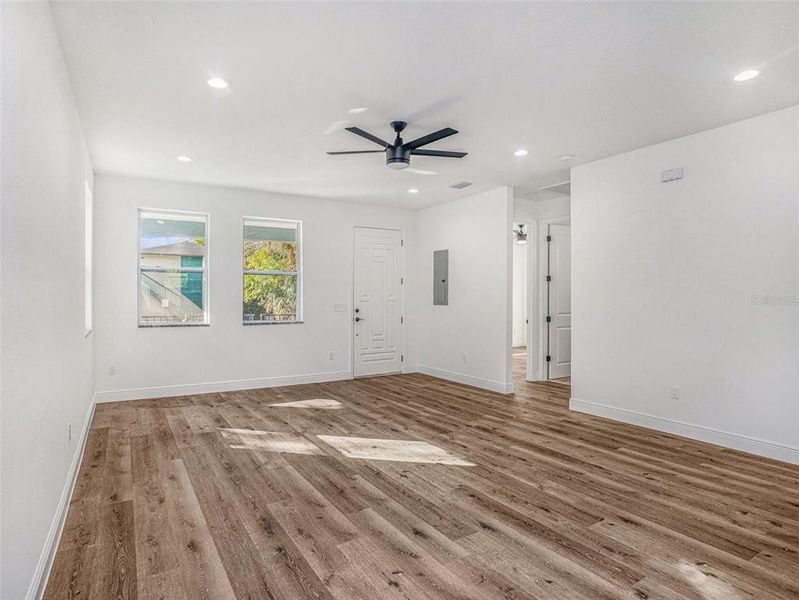 Spacious, unfurnished interior of a new home in , Tampa (Image 26).