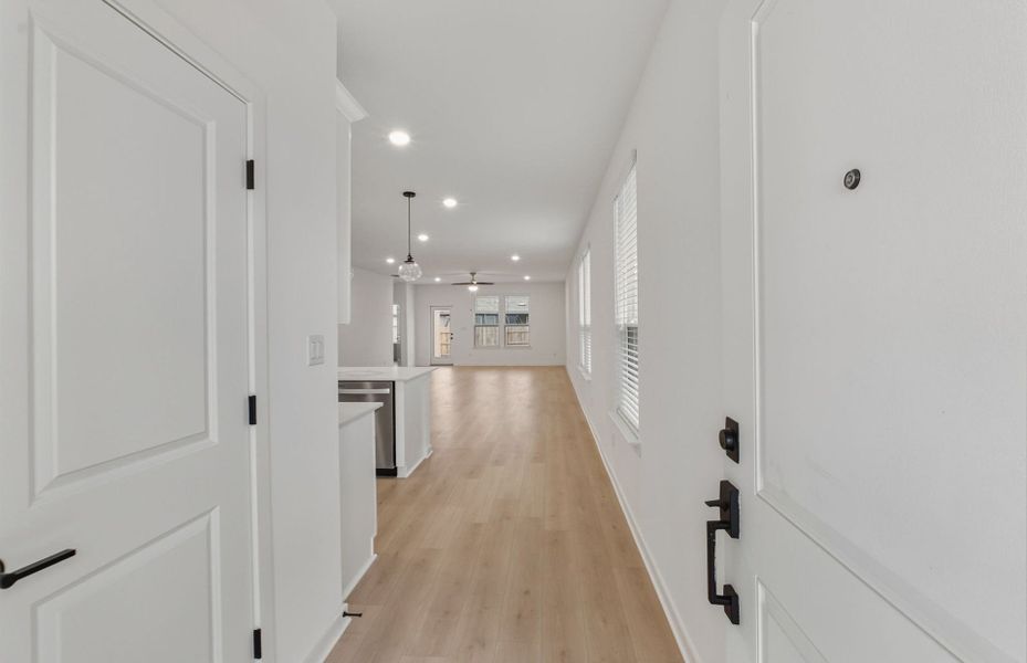 Spacious, unfurnished interior of a new home in Sunfield, Buda (Image 42).