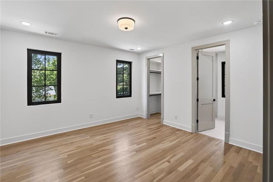 Spacious, unfurnished interior of a new home in , Roswell (Image 25).