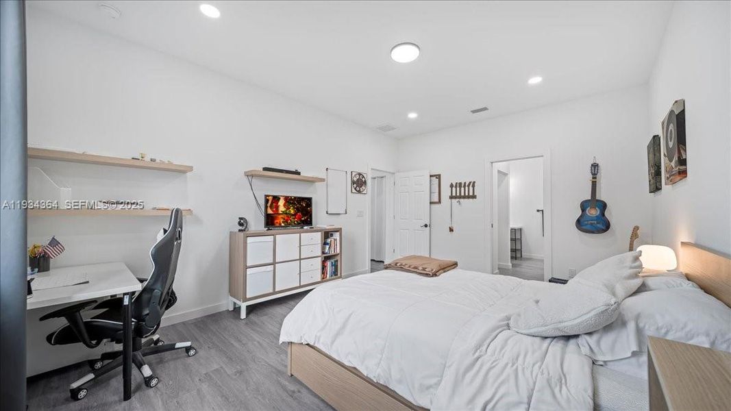 Furnished interior view inside a new home in , Cape Coral (Image 18).