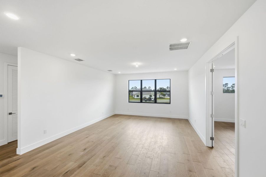 56-web-or-mls-10146-royal-ascot-ave