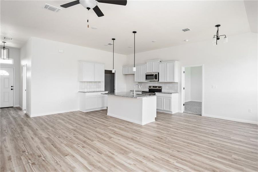 Furnished interior view inside a new home in , Temple (Image 12).