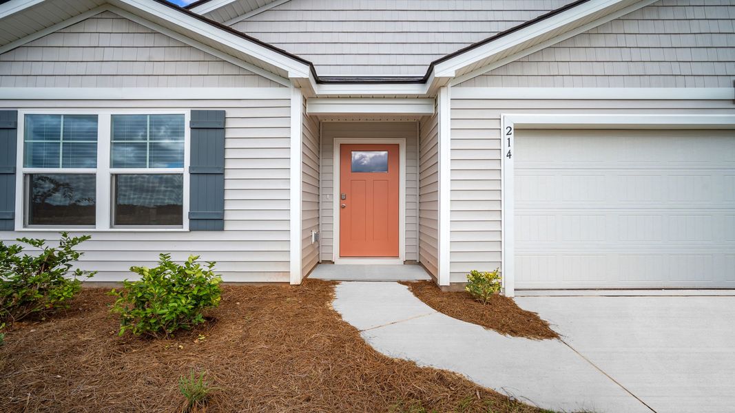 Exterior details and patio area of a home in Holly Oaks, Statesboro (Image 3).