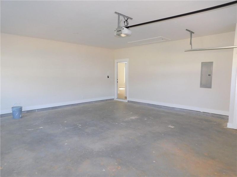 Spacious, unfurnished interior of a new home in , Dahlonega (Image 34).