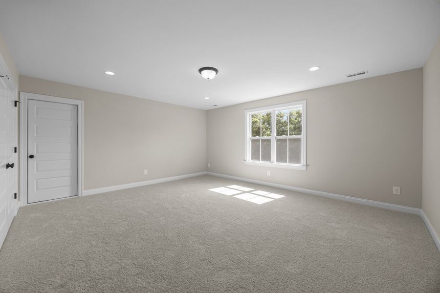 Spacious, unfurnished interior of a new home in Laurel Oaks, Greenville (Image 51).