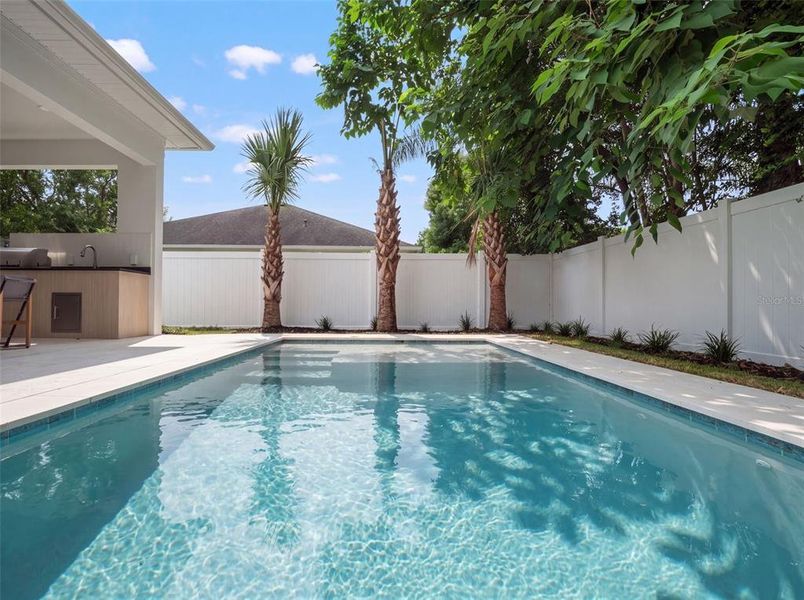 Exterior details and patio area of a home in , Orlando (Image 4).