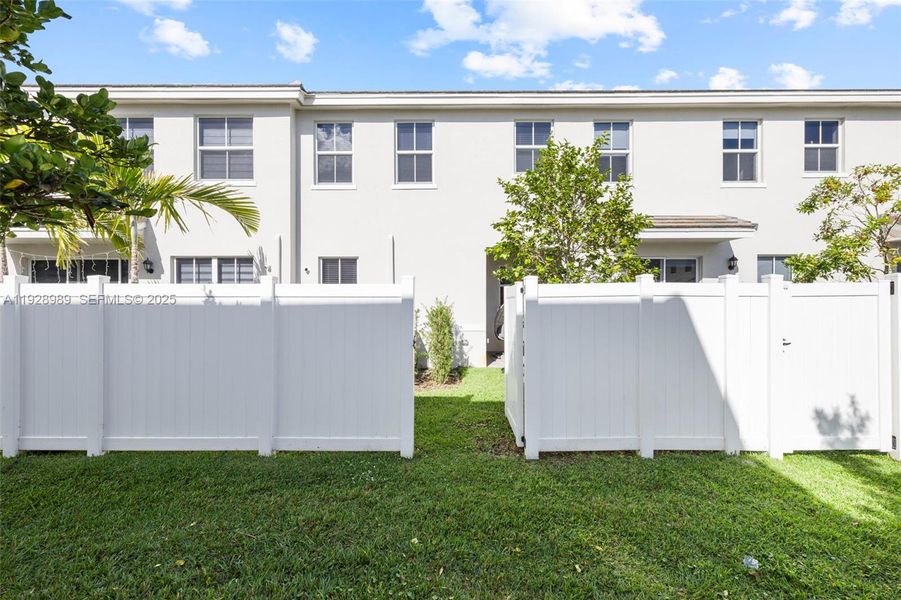 Exterior details and patio area of a home in , Pembroke Pines (Image 3). Exterior details and patio area of a home in , Pembroke Pines (Image 3).
