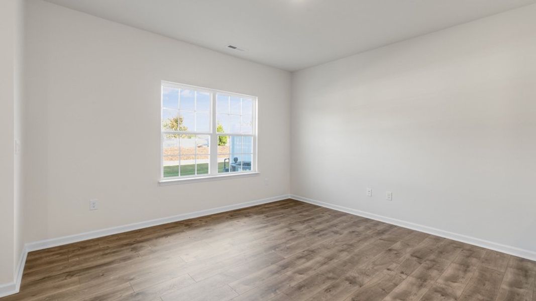 Spacious, unfurnished interior of a new home in Clock Road Townhomes, New Bern (Image 12).
