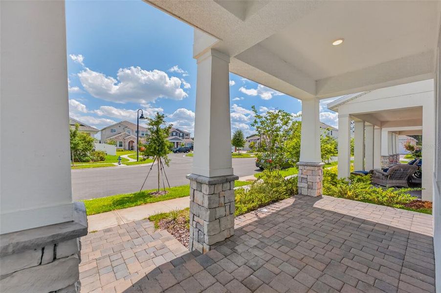 Exterior details and patio area of a home in , Winter Garden (Image 3).