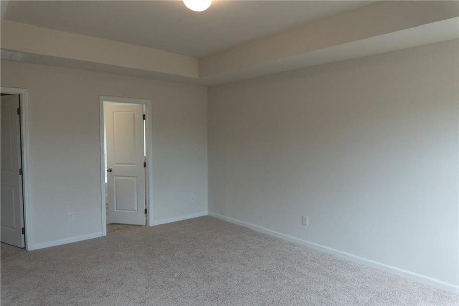 Spacious, unfurnished interior of a new home in , Jefferson (Image 14).
