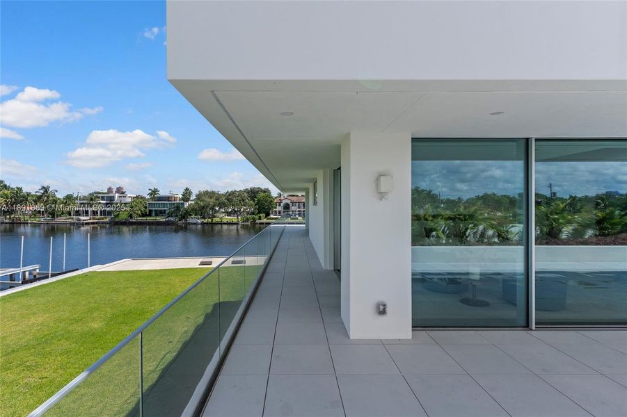 Exterior details and patio area of a home in , Fort Lauderdale (Image 24).