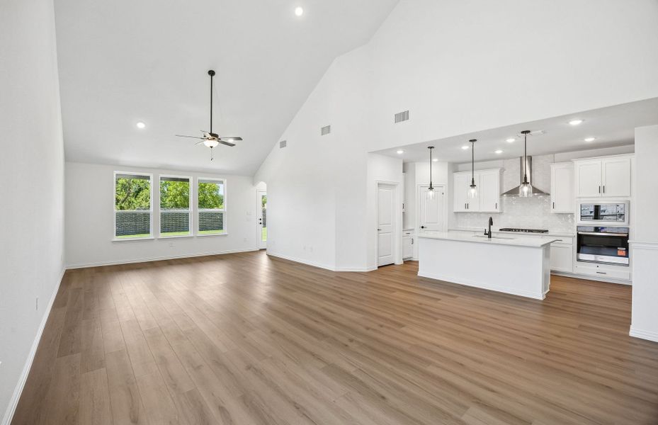 Spacious, unfurnished interior of a new home in Highland Lakes, McKinney (Image 16).
