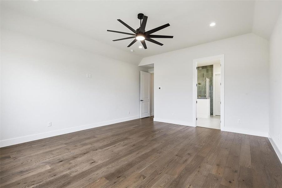 Spacious, unfurnished interior of a new home in Aledo Heights - Aledo ISD, Aledo (Image 27).