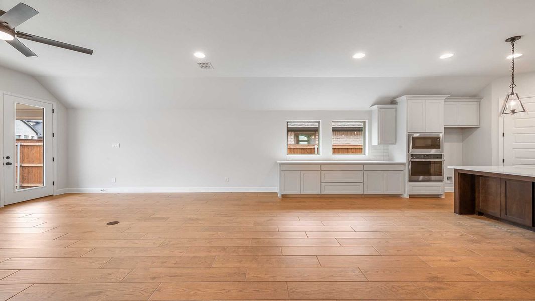 Spacious, unfurnished interior of a new home in Cambridge Crossing, Celina (Image 21).