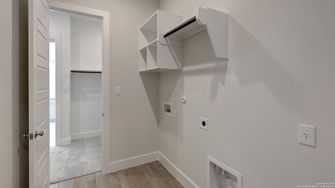 Spacious, unfurnished interior of a new home in Ladera 50', San Antonio (Image 26). Spacious, unfurnished interior of a new home in Ladera 50', San Antonio (Image 26).