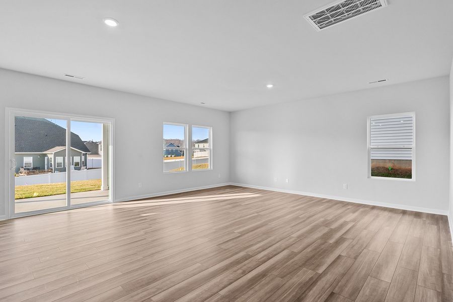 Spacious, unfurnished interior of a new home in Hanes Lake, Winston-Salem (Image 17).