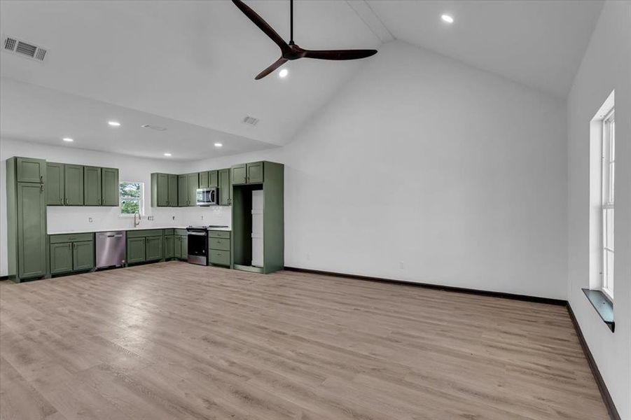 Spacious, unfurnished interior of a new home in , Whitesboro (Image 18).