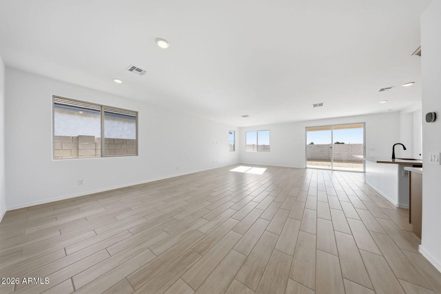 PHX_Landmarke_Lot 1063_Cobalt_705_Dining PHX_Landmarke_Lot 1063_Cobalt_705_Dining