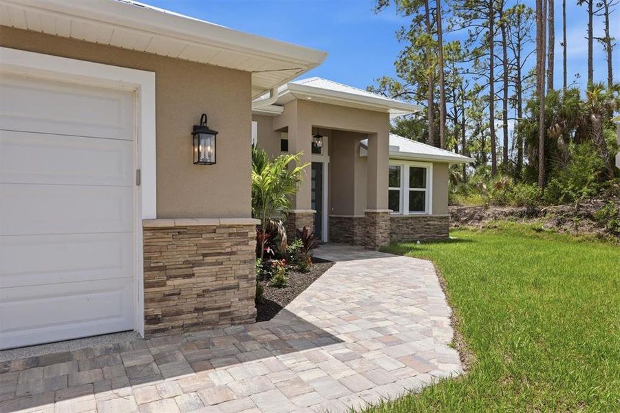 Exterior details and patio area of a home in , North Port (Image 3).