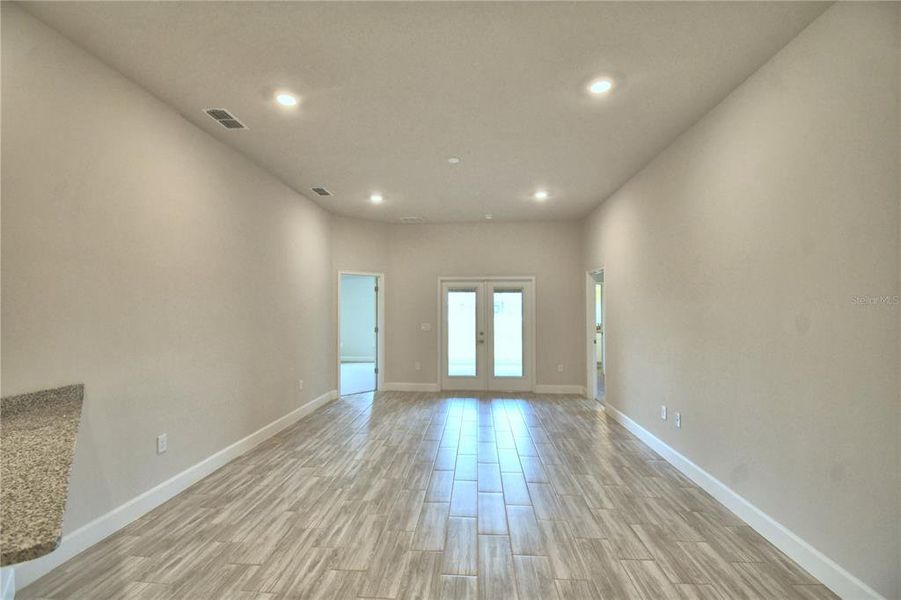 Spacious, unfurnished interior of a new home in , Auburndale (Image 43).